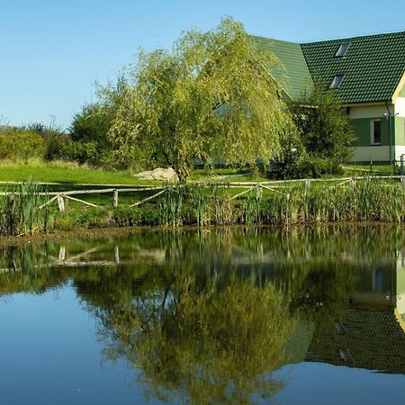 Pokoje Goscinne Butryny Buitenkant foto