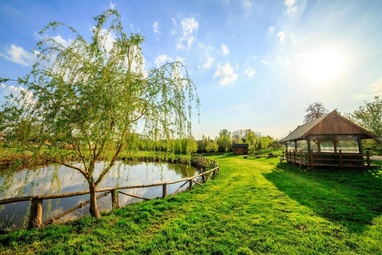 Pokoje Goscinne Butryny Buitenkant foto